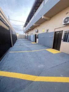 an empty parking lot of a building at Loft Familiar BR-Aeroporto 4 in Uberlândia