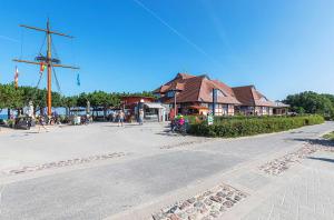 a street with a building and a windmill at Seestern - Charmante 2-Zimmer-Wohnung mit Balkon in Zingst