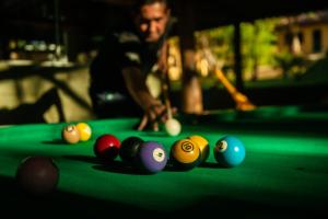 Biliár nebo kulečník v ubytování Matiz Igaratá Resort, Spa e Eventos