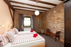 a bedroom with a bed and a brick wall at Ferienwohnung Lilie mit Balkon in einer geschmackvoll sanierten Backsteinmühle in Waren