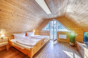 a bedroom with a bed in a wooden room at Leif im Heidepark in Silz