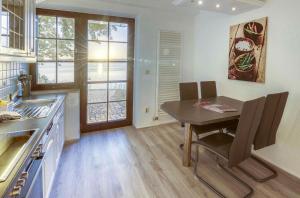 Η κουζίνα ή μικρή κουζίνα στο Feriendomizil Haus am See in Torgelow am See +24 φωτογραφίες