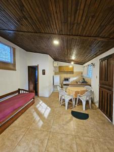 Φωτογραφία από το άλμπουμ του Bosque y playa en Jaureguiberry. Cabaña monoambiente para 4 personas σε Jaureguiberry