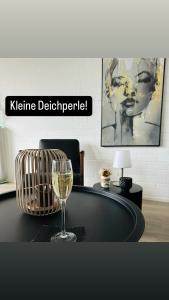 Nápoje v ubytování Bungalow kleine Deichperle, Strand und Deich in unmittelbarer Nähe!