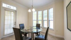 Kendal GreenSpacious Apt with Pool的相册照片