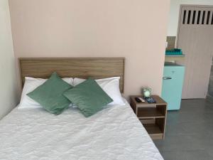 Una cama o camas en una habitación de Loft a 3 min del mar