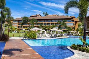 a resort with a swimming pool and a resort at Flats e apartamentos Eco resort Praia dos Carneiros in Tamandaré