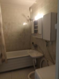 Koupelna v ubytování Two room apartment near airport area vantaa