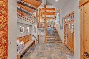 Fotografie z fotogalerie ubytování Northstar Ski-In Ski-Out with Valley Views v destinaci Ponderosa Fairway Estates