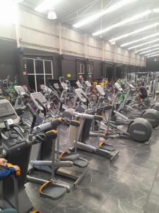 Fitness centrum a/nebo fitness zařízení v ubytování Hotel Soleil Celaya