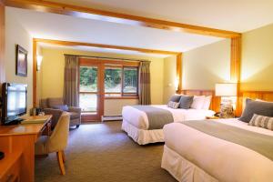 Postel nebo postele na pokoji v ubytování Tyax Lodge & Heliskiing