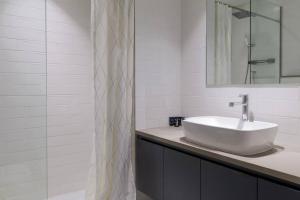 Imagen de la galería de Sahab - Solo 1BR Apt in Al Jada, en Sharjah