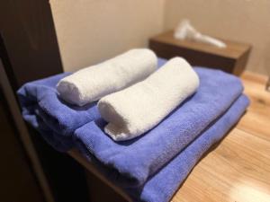 two towels sitting on top of a purple towel at quolo - Vacation STAY 88953v in Tamba-sasayama