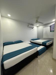 Postel nebo postele na pokoji v ubytování HOTEL Nancy