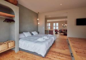a bedroom with a large bed with white sheets at Villa Oloo - Vacation STAY 44072v in Karimata
