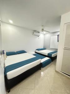 Postel nebo postele na pokoji v ubytování HOTEL Nancy