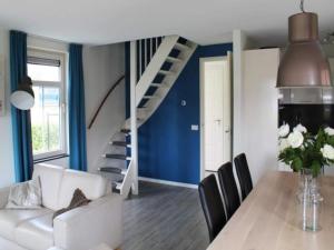 Χώρος καθιστικού στο Luxury Home in Zeeland with Infrared Sauna