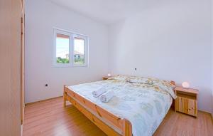 Ένα ή περισσότερα κρεβάτια σε δωμάτιο στο 2 Bedroom Cozy Apartment In Ugljan