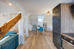 TV a/nebo společenská místnost v ubytování Le Bleuet - Quartier Des Halles + 18 fotografií