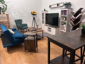 TV a/nebo společenská místnost v ubytování Piano Appartment Halle - Netflix - Free WiFi 5