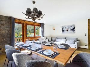 a dining room with a table and chairs at Chalets Le Cepe - Beau demi-chalet à l'entrée de Courchevel Moriond MAE-8374 in Courchevel