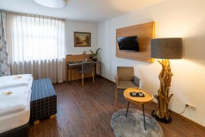 Postel nebo postele na pokoji v ubytování Hotel zum ehem. königl. Bayr. Forsthaus