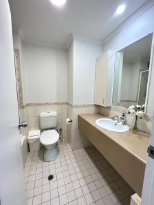 a bathroom with a toilet and a sink at 303 Cheerful City Central Crib Sleeps 2 in Perth