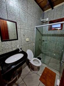 Ένα μπάνιο στο Apartamento duplex - 2 quartos na Pituba