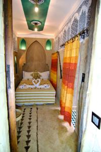 Postel nebo postele na pokoji v ubytování Riad marrakesh peace