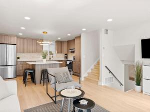Dapur atau dapur kecil di Modern Home near Salt Lake's Attractions