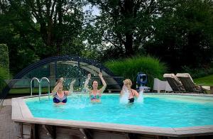 Bazén v ubytování Bed and Breakfast Bedstay op 8 nebo v jeho okolí