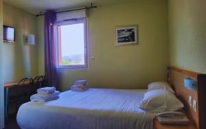 Postel nebo postele na pokoji v ubytování Hotel Restaurant Les Chataigniers