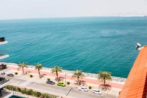 Vista generica sul mare o vista sul mare dall'interno dell'appartamento