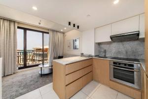 Cucina o angolo cottura di Anantara Palm Jumeirah Studio Sea View