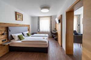 Postel nebo postele na pokoji v ubytování Hotel zum ehem. königl. Bayr. Forsthaus