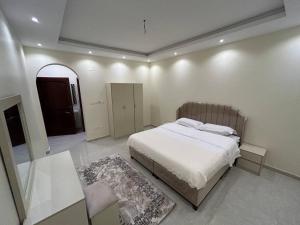 a bedroom with a bed and a table in it at مسكن التل in Medina