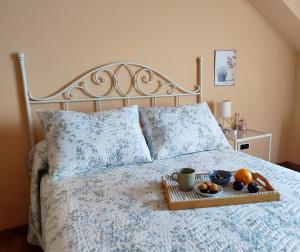 a tray of fruit is sitting on a bed at Casa de campo en Ribadeo in Ribadeo