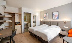 Postel nebo postele na pokoji v ubytování Hotel Tambourin