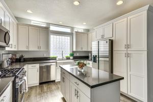 Gallery image of 7 Mi to Dwtn Portland - Home with Patio! in Beaverton