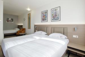 Postel nebo postele na pokoji v ubytování Hotel Tambourin