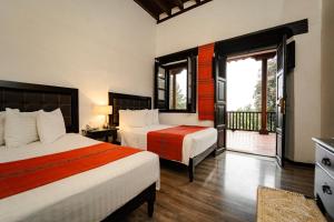 Postel nebo postele na pokoji v ubytování Best Western Plus Posada de Don Vasco