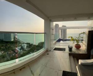 a room with a large window with a view of the ocean at Apartamento rodadero sur in Santa Marta