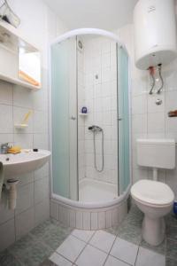 Et badeværelse på Apartment Nada + 45 billeder