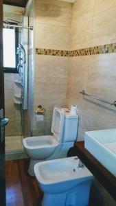 Bilik mandi di Skorpios Villa frente al mar