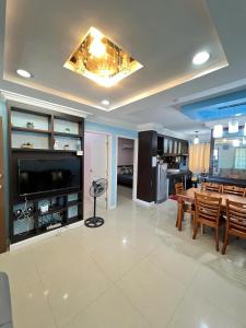 Kuchyň nebo kuchyňský kout v ubytování One Oasis Davao Condo 2BR Behind SM Mall with WIFI & Pool