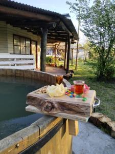 a wooden table next to a swimming pool at ALASA Hospedaje in Los Ángeles