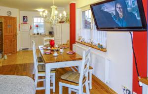 Μια τηλεόραση ή/και κέντρο ψυχαγωγίας στο Haus Vierjahreszeiten 2
