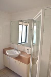 Et badeværelse på Jubilee Apartment 05 - Bring your own linen