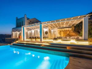 Πισίνα στο ή κοντά στο Villa in Mykonos near Agrari Beach