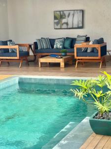 Πισίνα στο ή κοντά στο Casa super aconchegante com 5 Suítes e piscina!